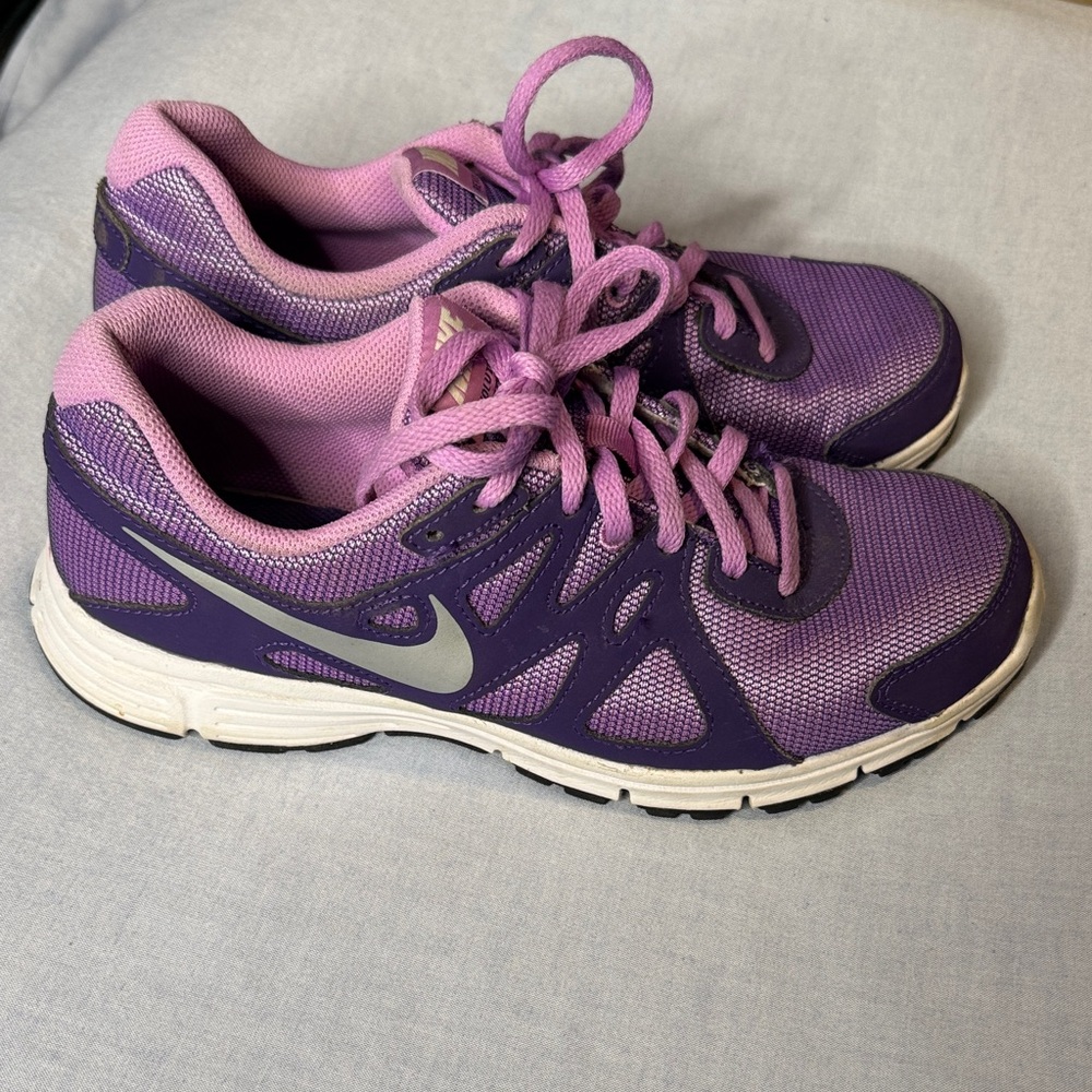 Nike Revolution 2 Youth 6.5 EUR 39 Purple nice condition- see details